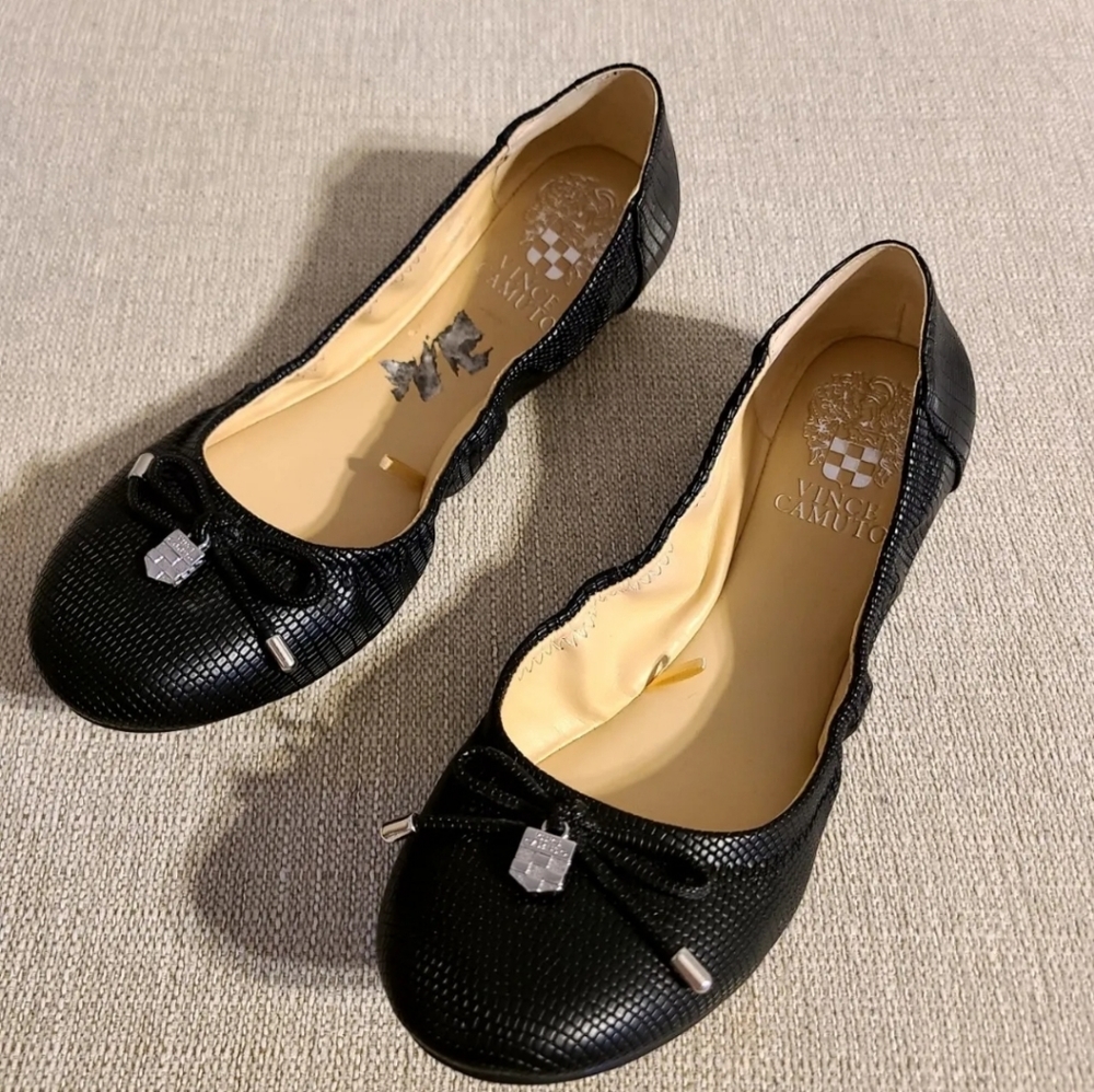 Vince Camuto Eryn Women’s Black Textured Leather Slip On Ballet Flats Shoes Sz 7